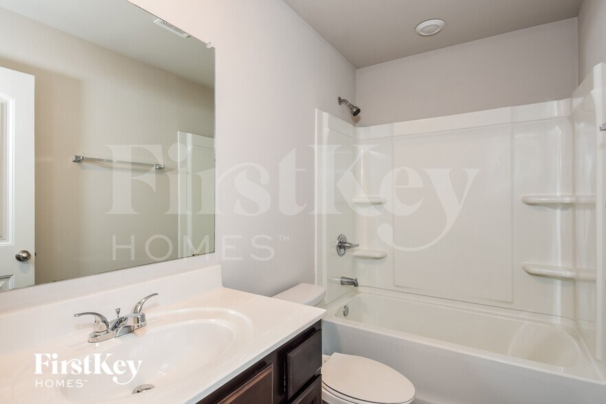 Building Photo - 4954 Hillstone Dr