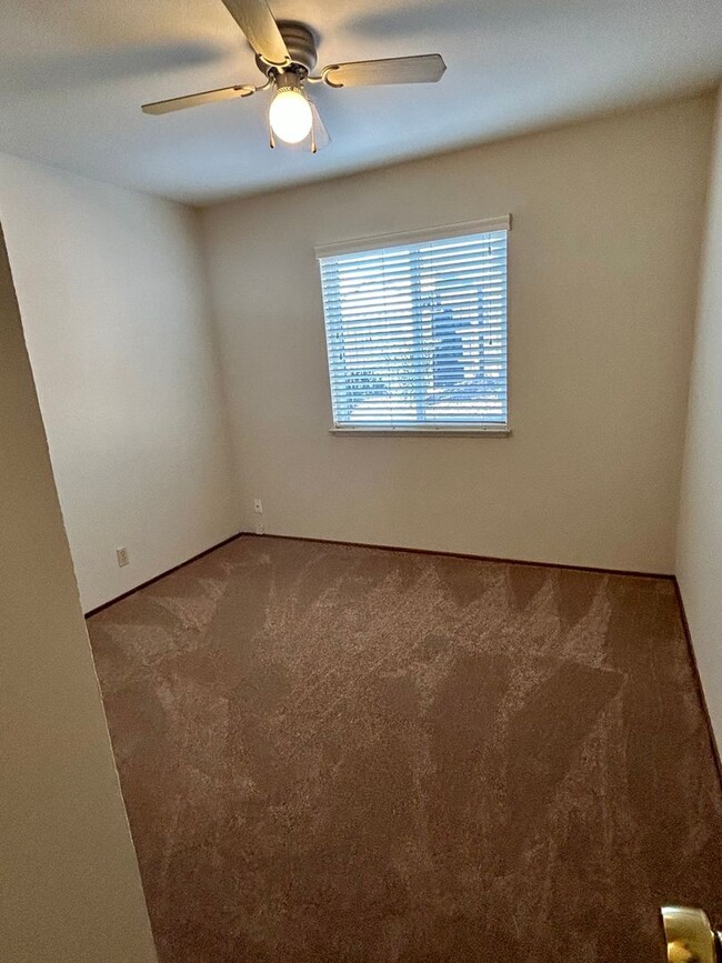 Building Photo - Very nice single family house in the Grimm...