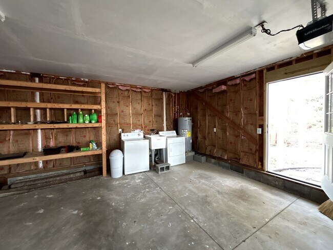 Building Photo - Beautiful home in Lake Carolina Harborside with Fully Equipped Private Apartment