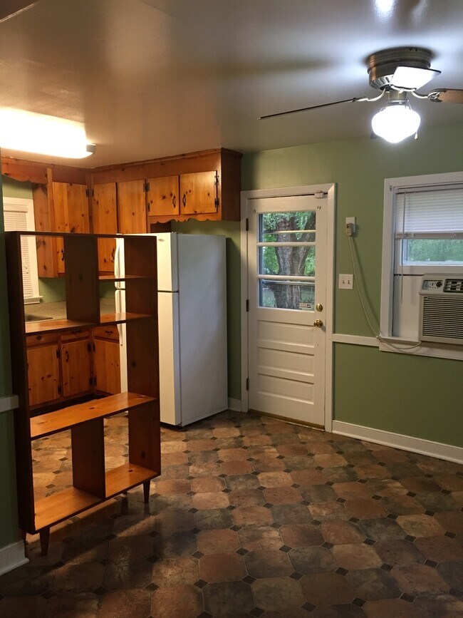 Building Photo - Beautifully Updated 3bdrm/1bth Ranch Style Home Located in the Glen Lea Area!