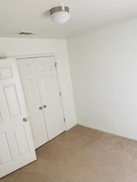 Building Photo - 306 Sumac Trail