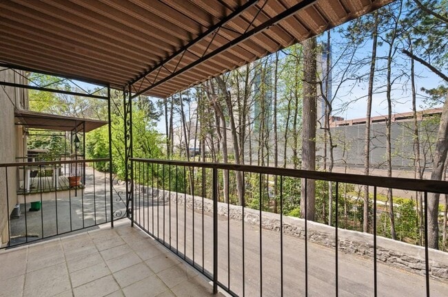 Building Photo - 1744 Woodcliff Pl NE