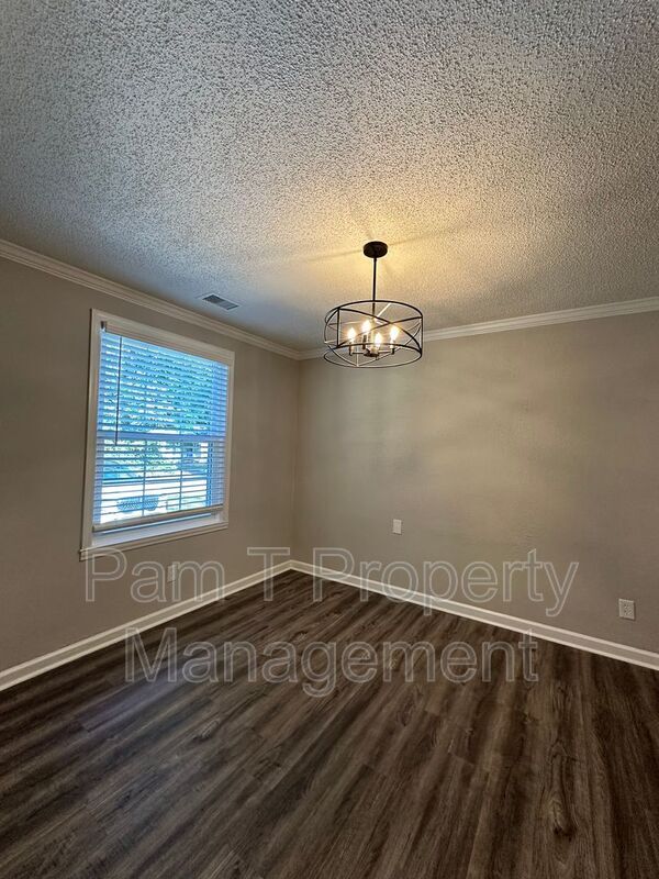 Building Photo - 2411 E 39th St