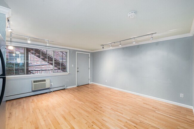 Building Photo - Spacious 1 Bed 1 Bath in the heart of Capi...