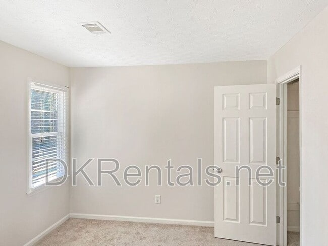 Building Photo - 860 Crab Orchard Dr
