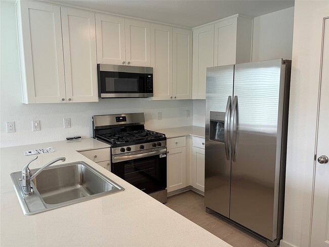 Building Photo - 940 Woodhaven Lks Dr