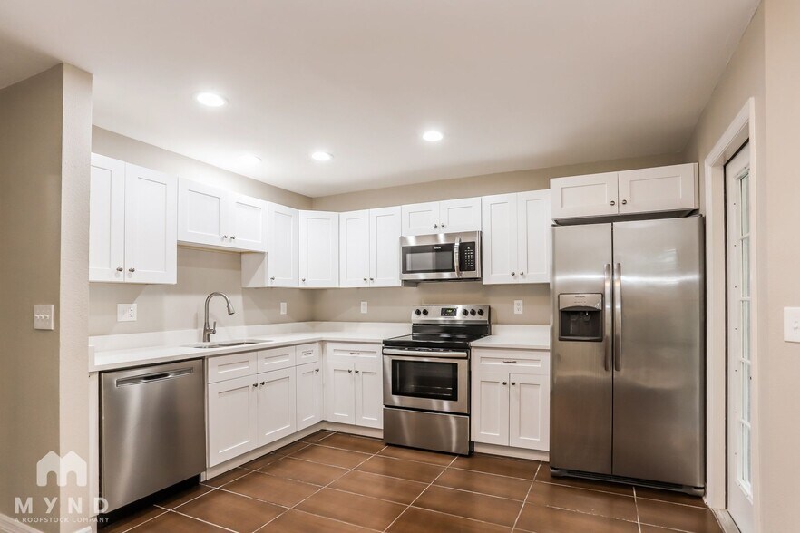 Building Photo - 6119 Sand Key Ln