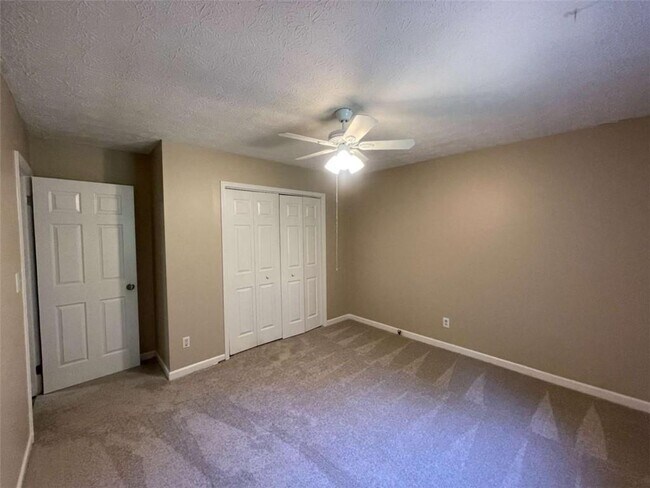 Building Photo - 55 Hunt Ridge Dr