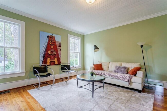 Building Photo - 1987 Knight Ct SE