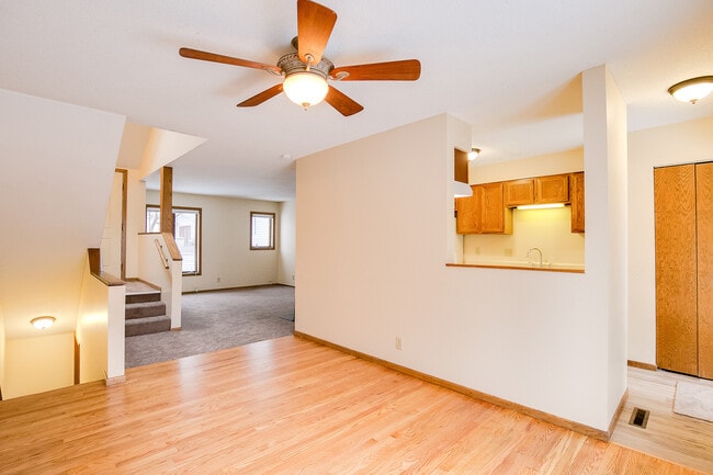 Building Photo - Gorgeous Three Bedroom Available 8/5/25!