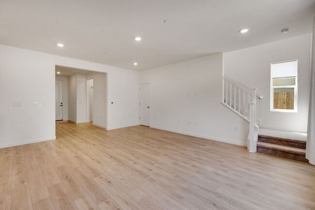 Building Photo - Never Lived In 4 Bedroom Home for Rent in Folsom Ranch!