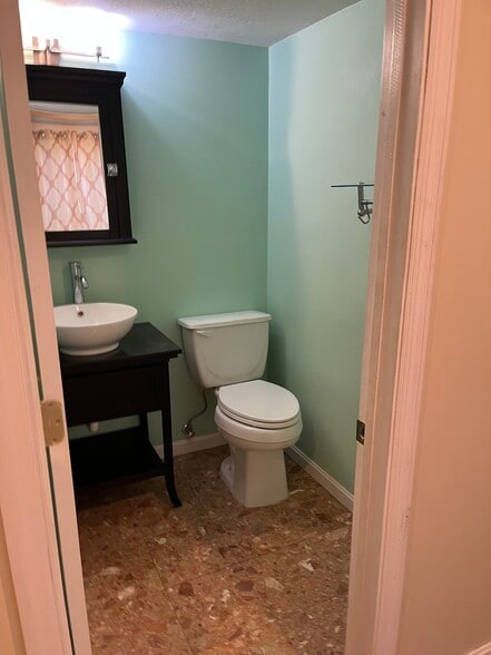 LL 1/2 Bath - 5795 Reserve Ct