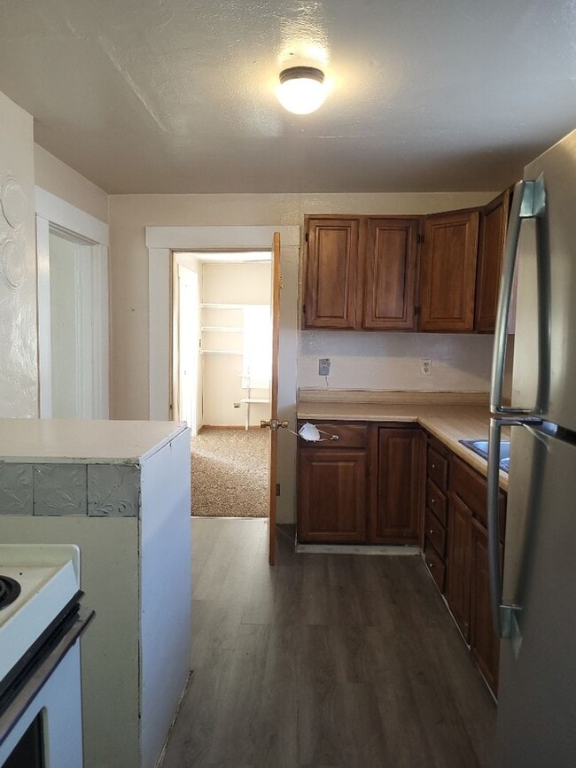 Building Photo - 4381/2 14th St - 2BR house behind Victorian Square in Sparks