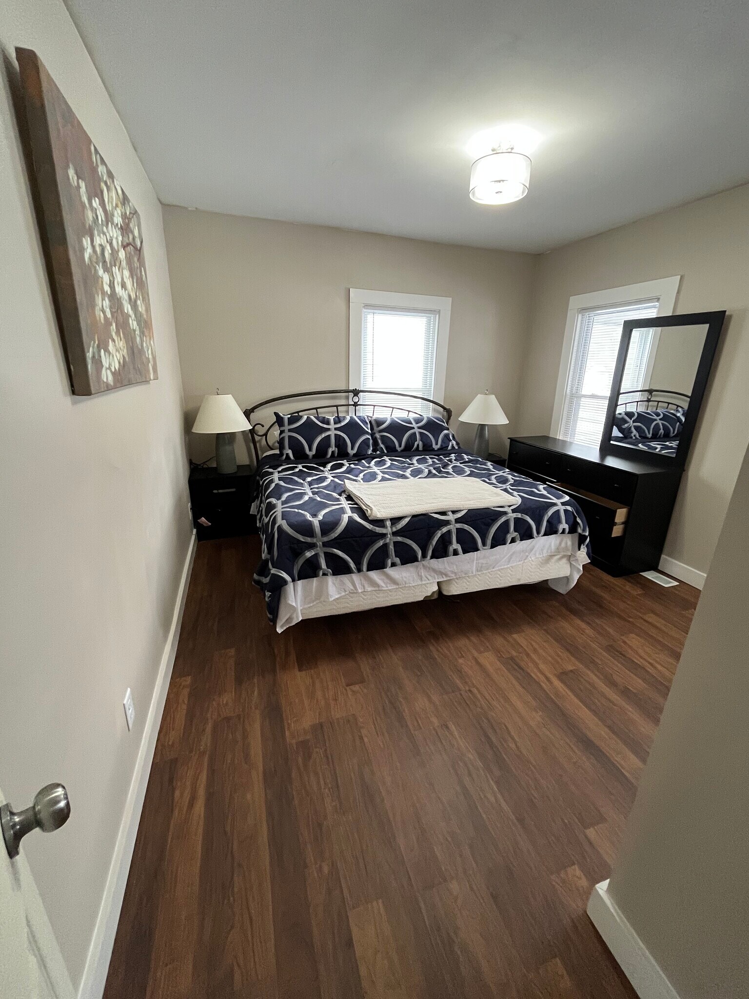 Building Photo - 810 E 8th St