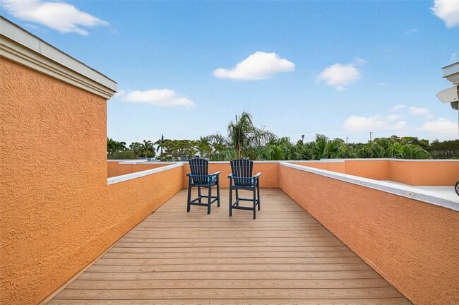 Building Photo - 922 N Shore Dr NE