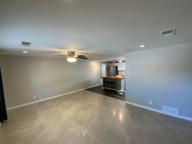 Building Photo - 3 Bedroom Updated Single Story Home Availa...