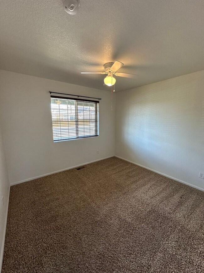 Building Photo - 4 BEDROOM, 3 BATHROOM SINGLE FAMILY HOME WITH OFFICE/BONUS ROOM & 2 CAR ATTACHED GARAGE