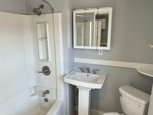 Updated bathroom - 4 Starr Plz