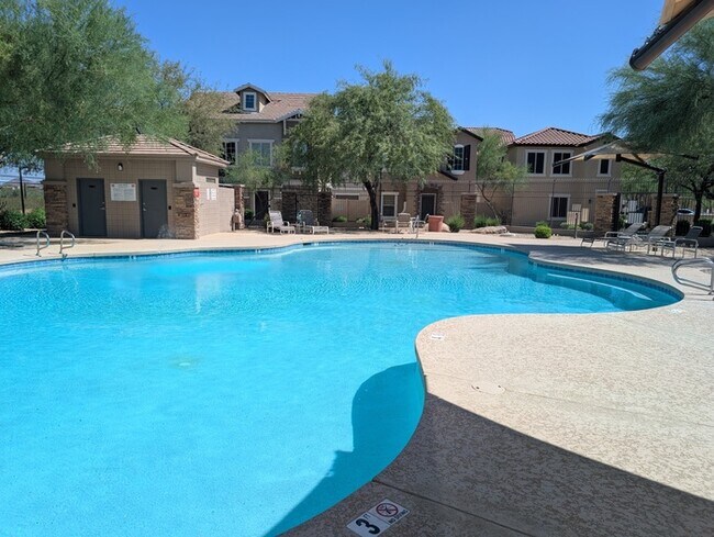Building Photo - Tramonto Townhome - Tri-level