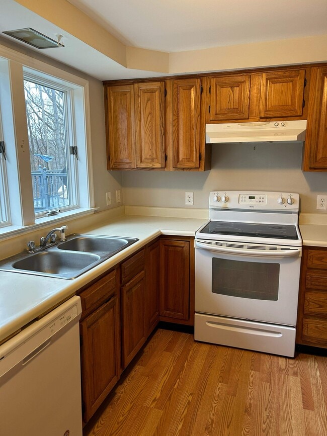 Building Photo - 10 Wells Woods Ln