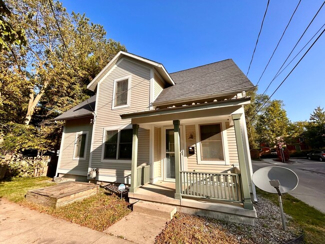 Building Photo - Four Bedroom Home in Eastown GR