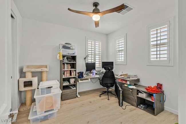 Building Photo - 10112 Pleasant Knoll Ave