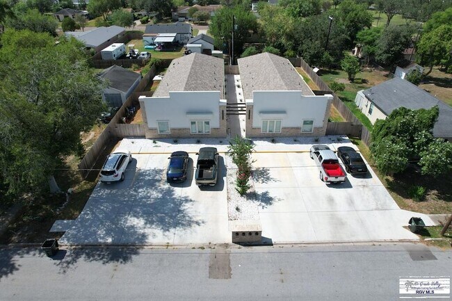 Building Photo - 312 E Magnolia Ave