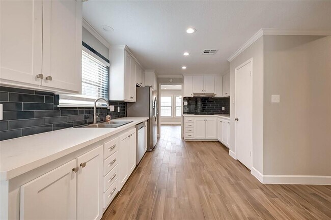 Building Photo - 2234 Kinbrook Dr