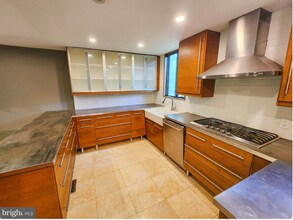 Building Photo - 7950 Inverness Ridge Rd