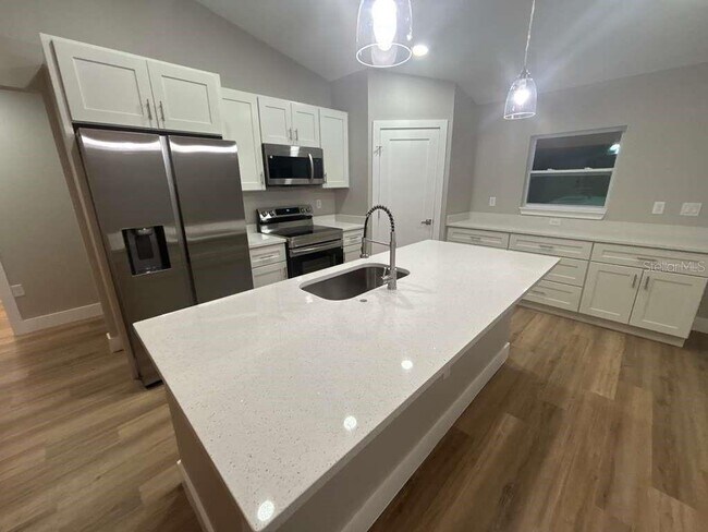 Building Photo - 1884 W Quaker Ln