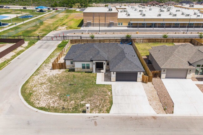 Building Photo - 423 Pitaya Ln