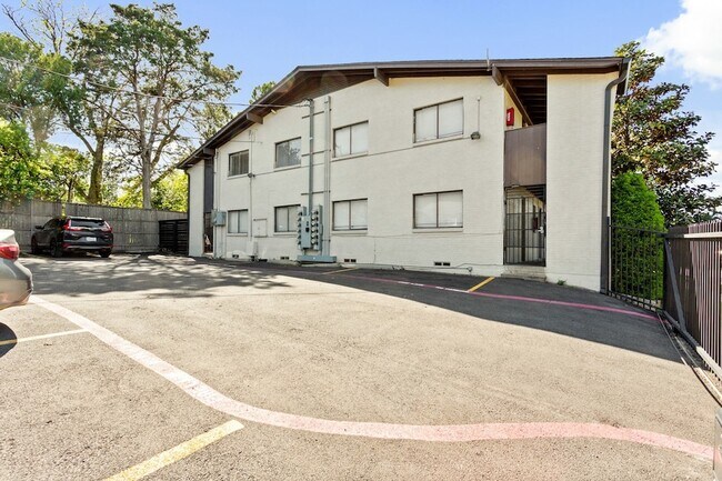 Building Photo - 5722 Gaston Ave