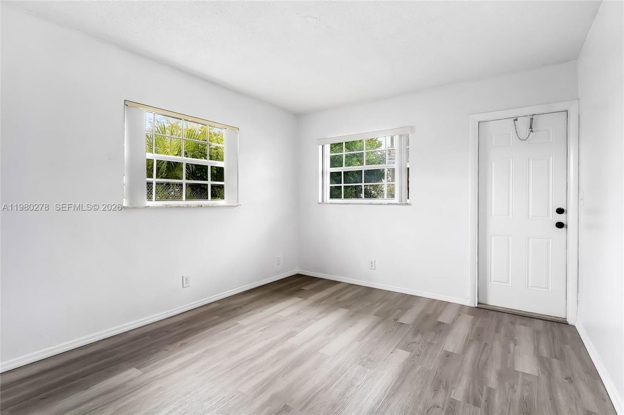 Building Photo - 2327 NW 52nd Ct