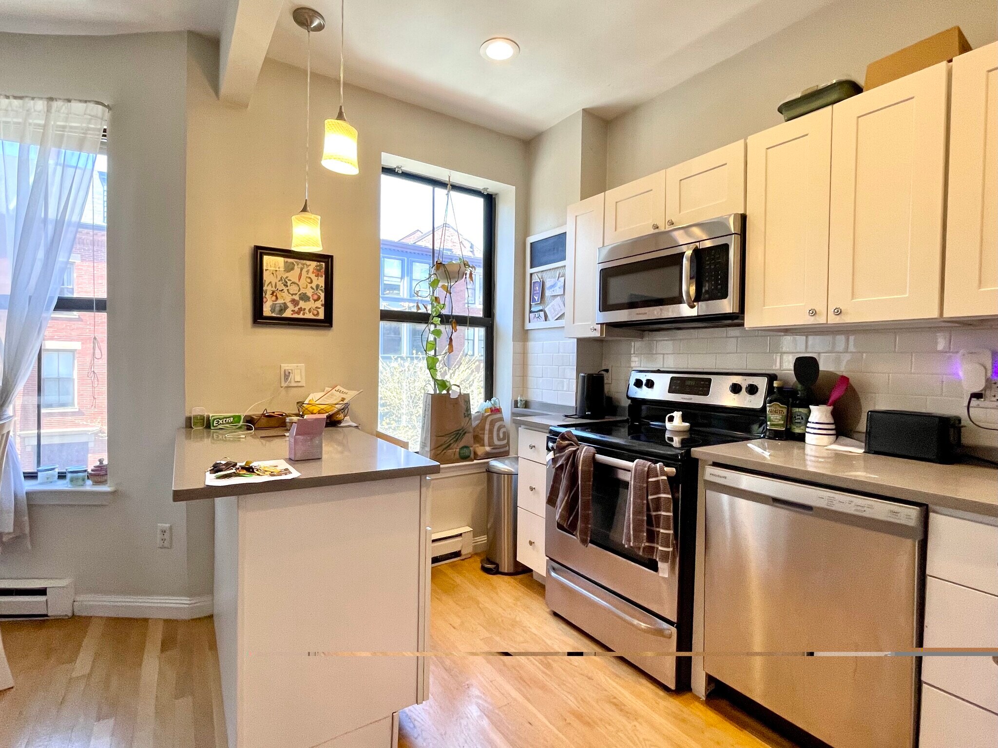 Building Photo - 33 Hanson St