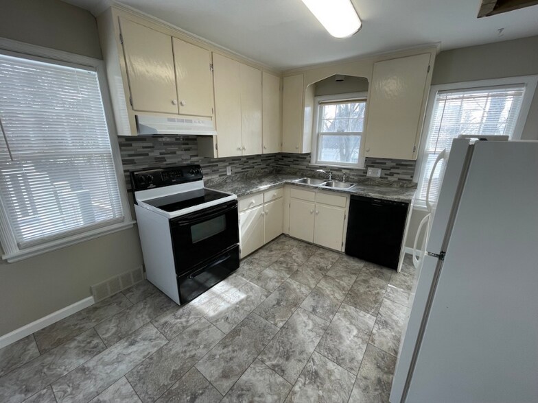 Building Photo - 1909 N 48th St