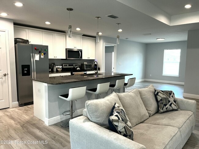 Building Photo - 379 Wilton Ave SW