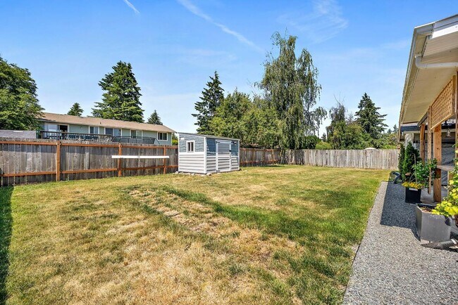 Building Photo - Beautiful Steilacoom Home with Private ADU, Covered Patio, Bonus Gym & A/C!