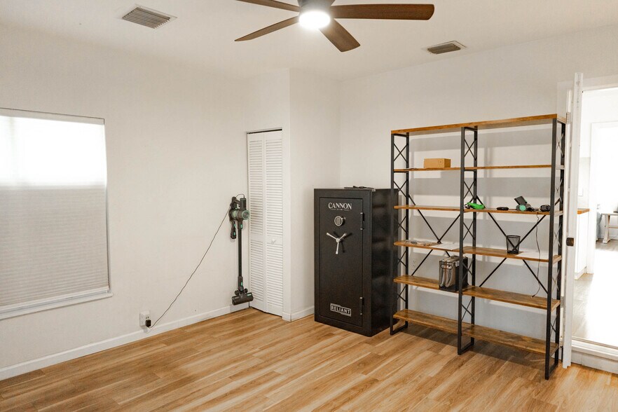 Building Photo - 704 Yelvington Ave