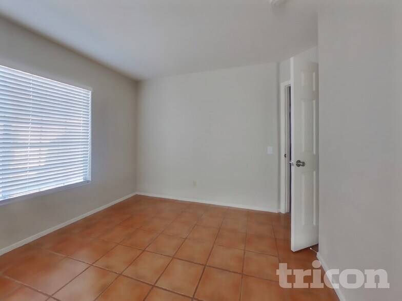 Building Photo - 17521 N 86th Ave