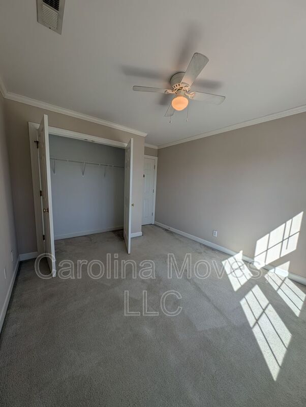 Building Photo - 33 Meadow Springs Ln