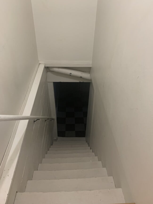 Building Photo - 513 W Clark St