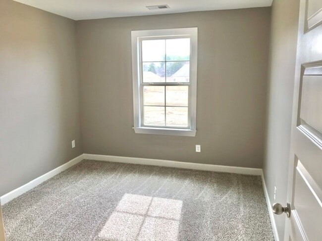 Building Photo - 100 Birkdale Dr