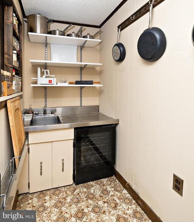 Building Photo - 46 Roosevelt Ave