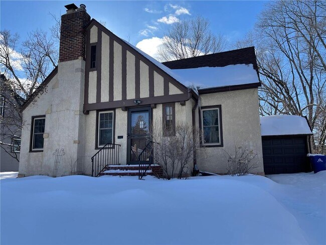 Building Photo - 799 Holton St