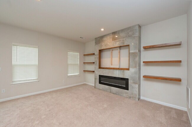 Building Photo - Luxury Townhome in a Prime Goodlettsville Location just Minutes to Nashville!