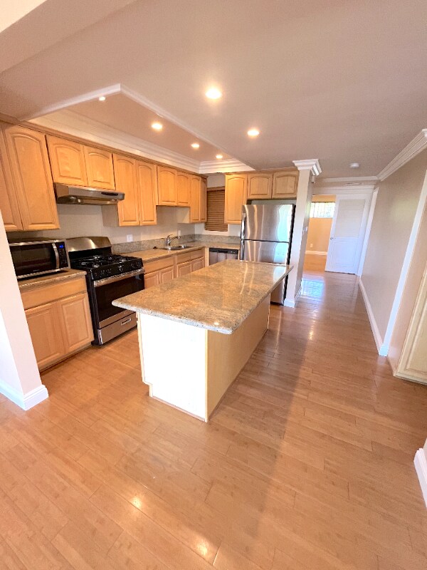 Building Photo - 100 Cliff Dr