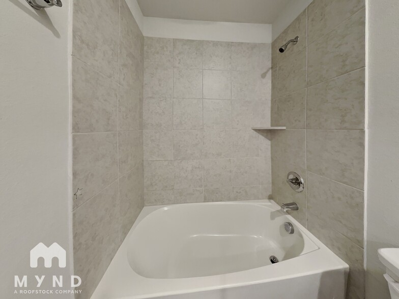 Building Photo - 5568 Kilmer Dr