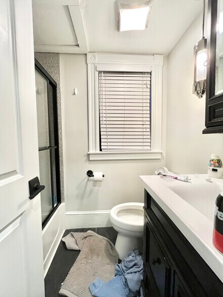 Building Photo - 1520 Tremont St