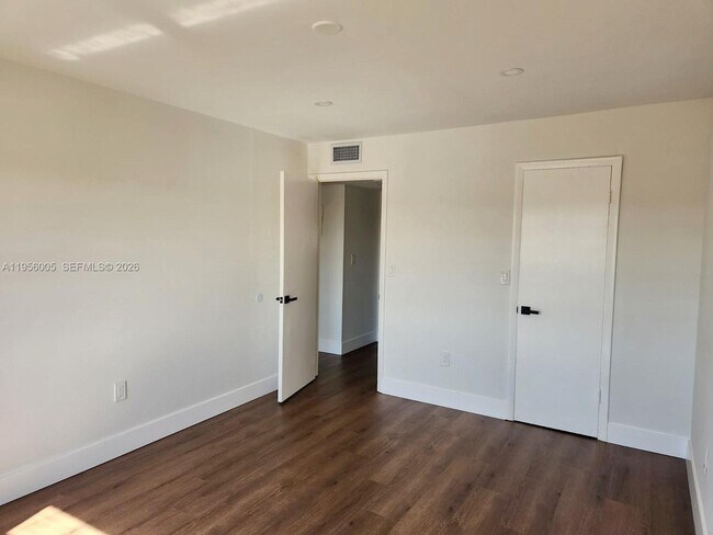 Building Photo - 295 NW 72nd Ave