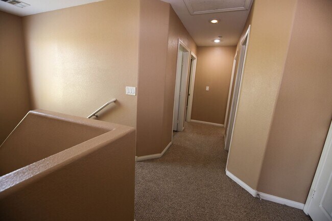 Building Photo - 177 Cloud Cover Ave